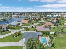 Soak Up The Sun - Saltwater Pool, Spacious Fenced-in Backyard, 3 Bedro