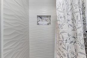 Soak Up The Sun - Saltwater Pool, Spacious Fenced-in Backyard, 3 Bedro