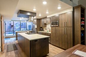Steps to Ski Trails! Stay at Park Avenue 256 w/ Hot Tub & Pool