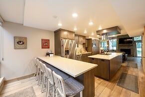Steps to Ski Trails! Stay at Park Avenue 256 w/ Hot Tub & Pool