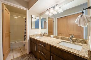 Steps to Ski Trails! Stay at Park Avenue 256 w/ Hot Tub & Pool