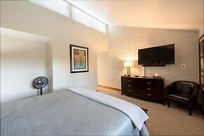 Steps to Ski Trails! Stay at Park Avenue 256 w/ Hot Tub & Pool