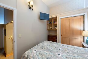 Steps to Ski Trails! Stay at Park Avenue 256 w/ Hot Tub & Pool