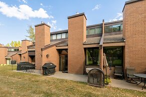 Steps to Ski Trails! Stay at Park Avenue 256 w/ Hot Tub & Pool