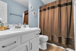 Modern 6br Haven W/ Playroom, Gym & Deck! 6 Bedroom Home