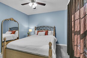 Modern 6br Haven W/ Playroom, Gym & Deck! 6 Bedroom Home