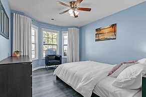 Modern 6br Haven W/ Playroom, Gym & Deck! 6 Bedroom Home