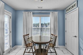 Modern 6br Haven W/ Playroom, Gym & Deck! 6 Bedroom Home