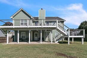 Modern 6br Haven W/ Playroom, Gym & Deck! 6 Bedroom Home