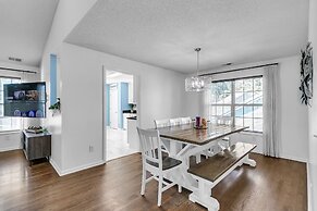 Modern 6br Haven W/ Playroom, Gym & Deck! 6 Bedroom Home