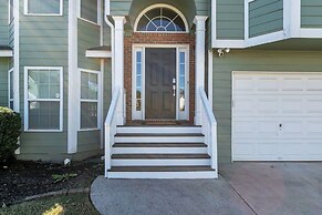 Modern 6br Haven W/ Playroom, Gym & Deck! 6 Bedroom Home