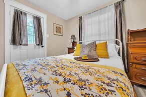 Charming Canary Cottage Retreat 3 Bedroom Cottage