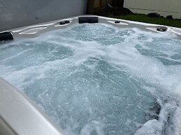 Charming Canary Cottage Retreat 3 Bedroom Cottage