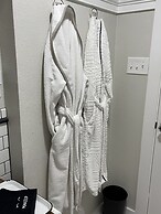 Charming Canary Cottage Retreat 3 Bedroom Cottage