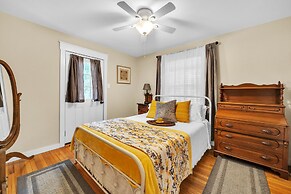 Charming Canary Cottage Retreat 3 Bedroom Cottage