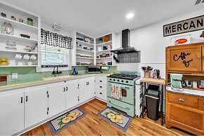 Charming Canary Cottage Retreat 3 Bedroom Cottage