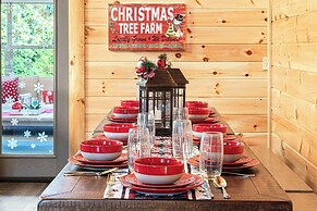 XmasCabins by SmokyStays - Christmas Themed Year Round