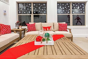 XmasCabins by SmokyStays - Christmas Themed Year Round