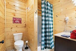 XmasCabins by SmokyStays - Christmas Themed Year Round