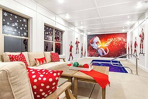 XmasCabins by SmokyStays - Christmas Themed Year Round