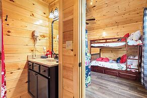 XmasCabins by SmokyStays - Christmas Themed Year Round