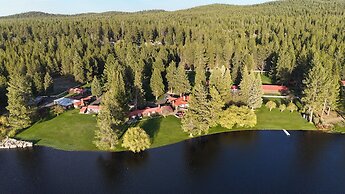 Historic  Gilchrist Waterfront Resort