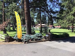 Historic  Gilchrist Waterfront Resort