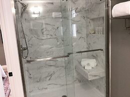 Historic  Gilchrist Waterfront Resort