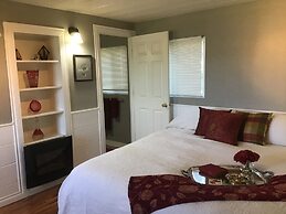 Historic  Gilchrist Waterfront Resort