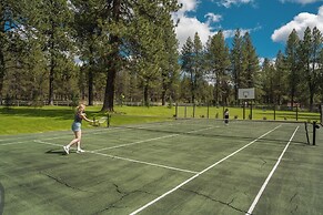 Historic  Gilchrist Waterfront Resort