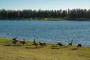 Historic  Gilchrist Waterfront Resort