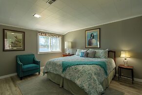 Historic  Gilchrist Waterfront Resort