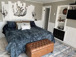 Historic  Gilchrist Waterfront Resort