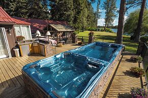 Historic  Gilchrist Waterfront Resort