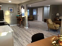 Historic  Gilchrist Waterfront Resort