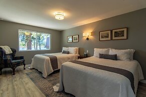 Historic  Gilchrist Waterfront Resort