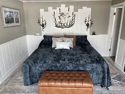 Historic  Gilchrist Waterfront Resort