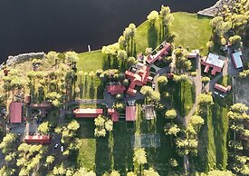 Historic  Gilchrist Waterfront Resort