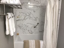 Historic  Gilchrist Waterfront Resort