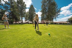 Historic  Gilchrist Waterfront Resort