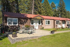 Historic  Gilchrist Waterfront Resort