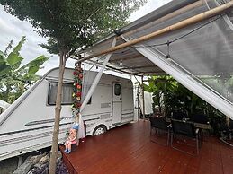 R Resident Resort