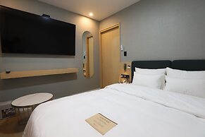 GEOJE-SI HOUND HOTEL JANGSEUNGPO