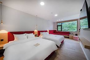 GEOJE-SI HOUND HOTEL JANGSEUNGPO