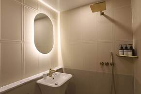 GEOJE-SI HOUND HOTEL JANGSEUNGPO