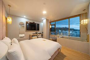 GEOJE-SI HOUND HOTEL JANGSEUNGPO