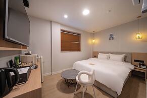 GEOJE-SI HOUND HOTEL JANGSEUNGPO