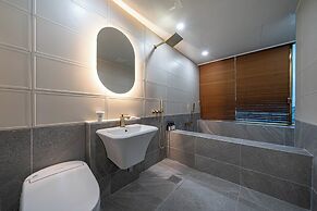 GEOJE-SI HOUND HOTEL JANGSEUNGPO