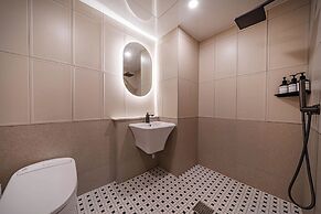 GEOJE-SI HOUND HOTEL JANGSEUNGPO