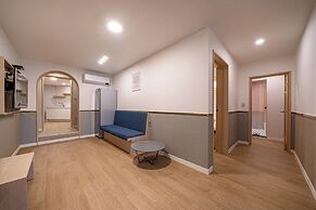 GEOJE-SI HOUND HOTEL JANGSEUNGPO